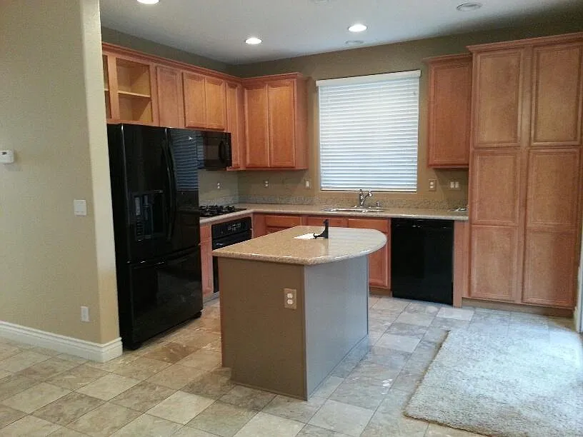 3 bed, 1947 sqft, $2,495 — Photo 2