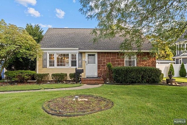 228 Spring Valley Rd, Paramus, NJ 07652 | Zillow