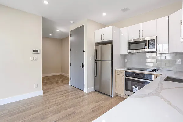 Rented by Skyhigh Realty NYC LLC | media 18