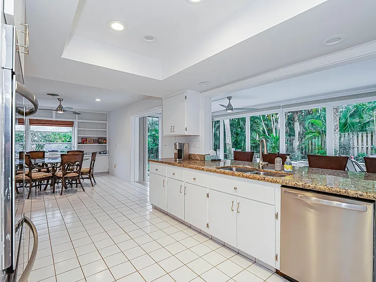 1425 Treasure Cove Ln — Photo 17