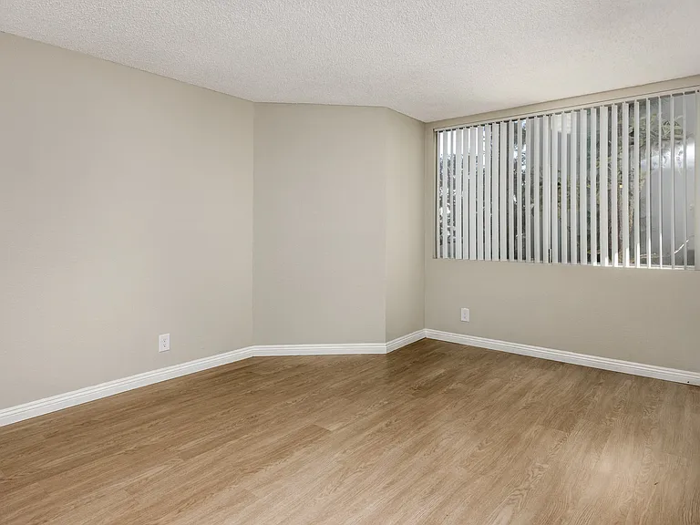 Windward Village Apartments — Photo 35