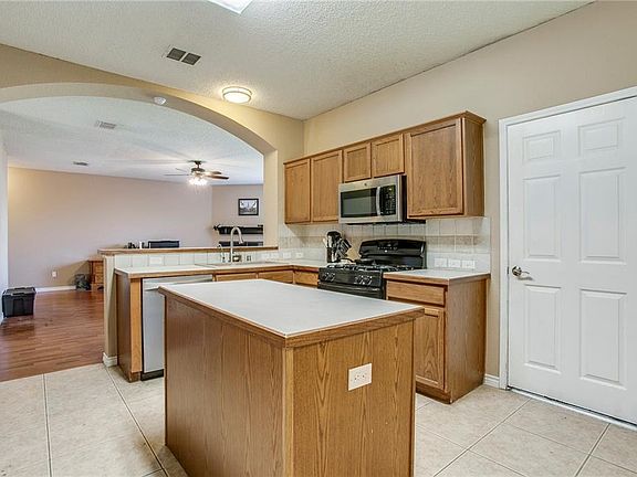 5th image of 2806 Wild Oak Ln