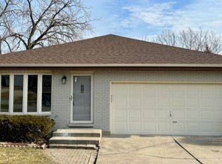 135 Spring Ave, Glen Ellyn, IL 60137