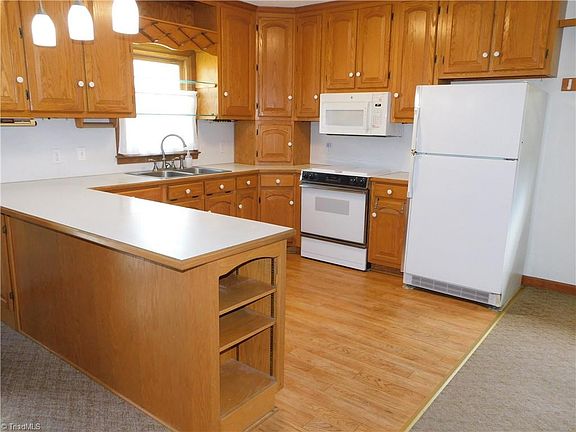 2nd image of 911 Cocoa Dr
