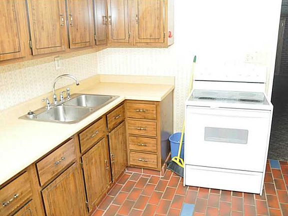 5th image of 867 Bristol Dr