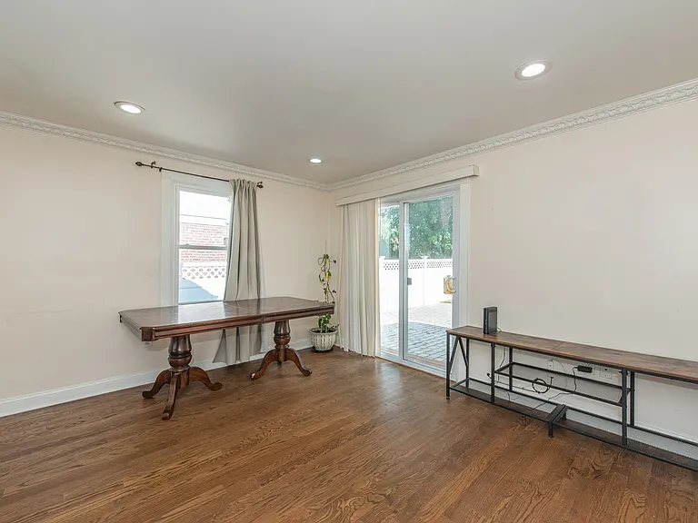42 W Spring Valley Ave — Photo 10