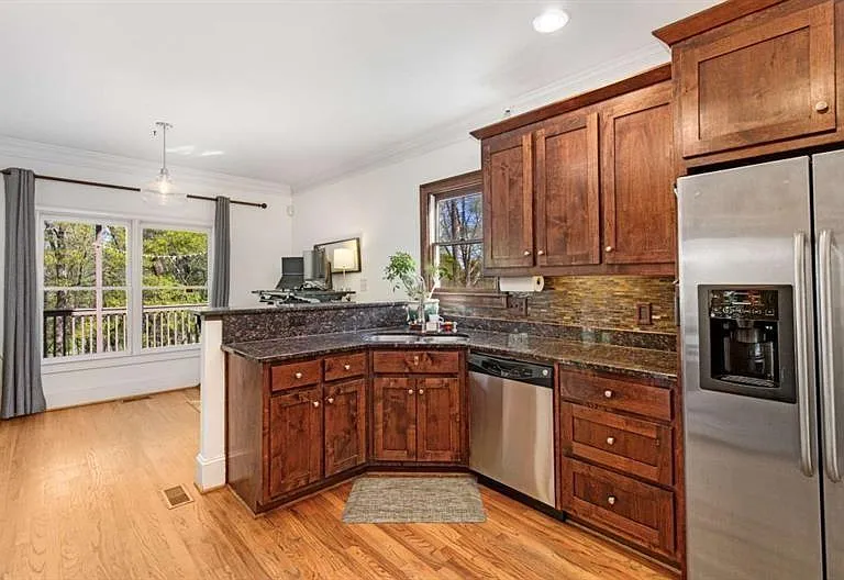 1390 Marion Walk SE — Photo 16