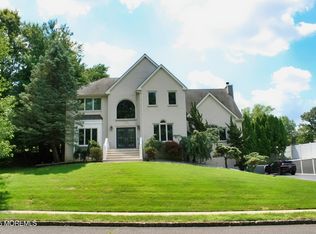 8 Wesley Ct, Eatontown, NJ 07724