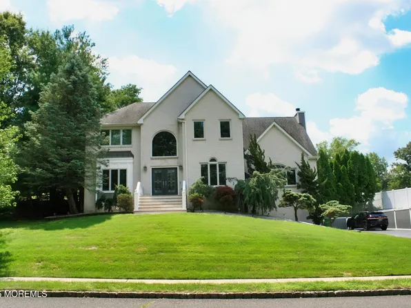 8 Wesley Court, Eatontown, NJ 07724