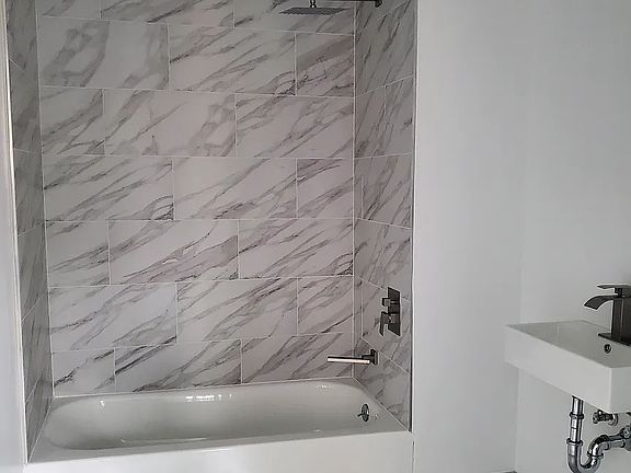 5th image of 170 Marcy Ave #3A