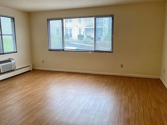 4th image of 415 Wisconsin Ave APT 203