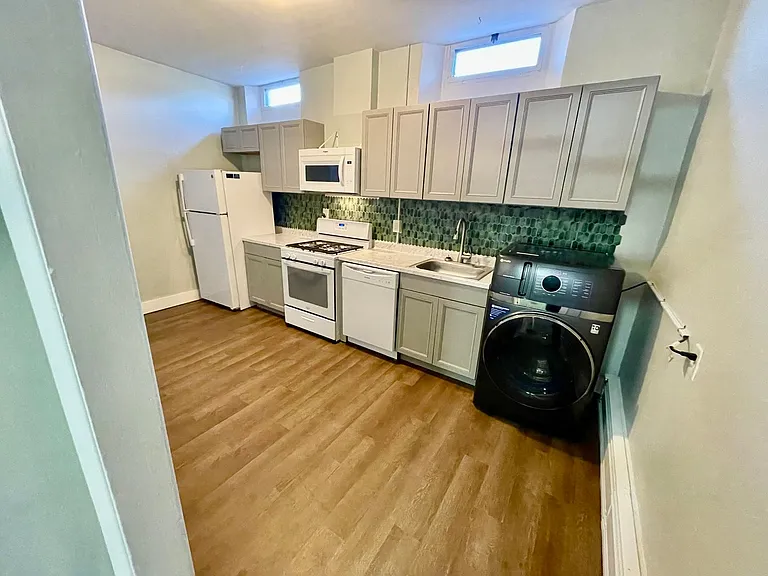 425 Walnut Street (Full Service) — Photo 15