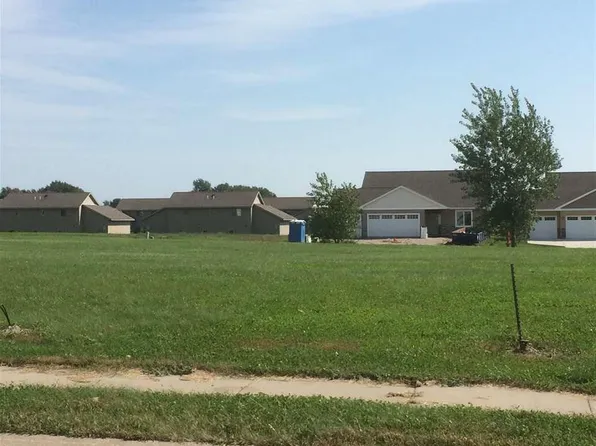 125 Copper Village Cir, Mankato, MN 56001