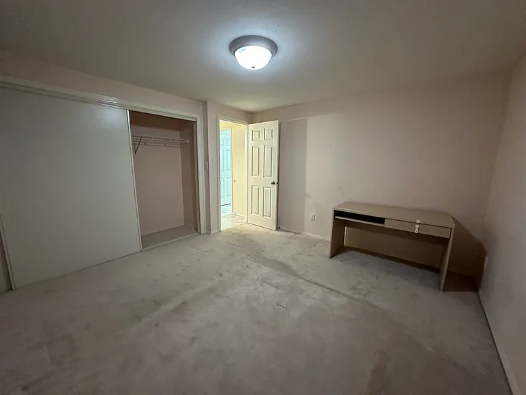 931 Holdom Ave — Photo 5