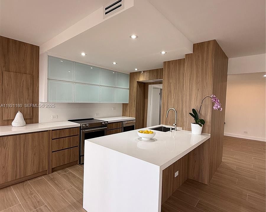 1st image of 20191 E Country Club Dr APT 504