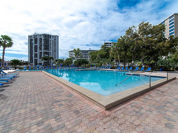 5th image of 2500 Parkview Dr APT 2312