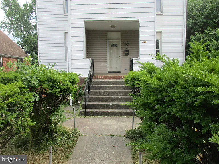 2805 Oakley Ave — Photo 1