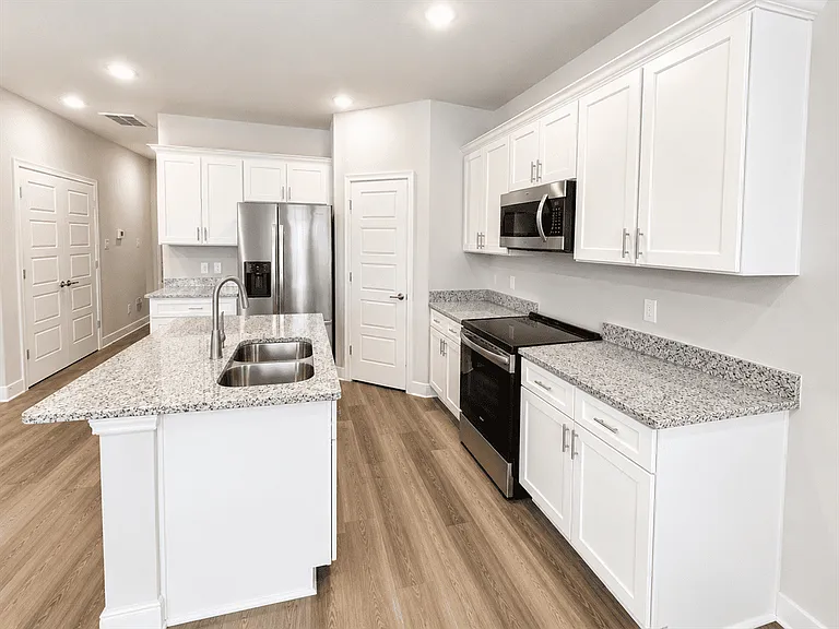 7141 Magnolia Crk #201 — Photo 4