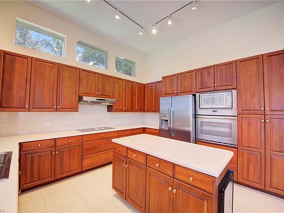 3rd image of 5602 Merlyn Ln