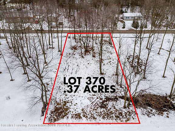 4th image of 370 Oakridge Dr