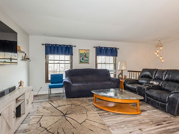 4th image of 188 Lockwood Ln