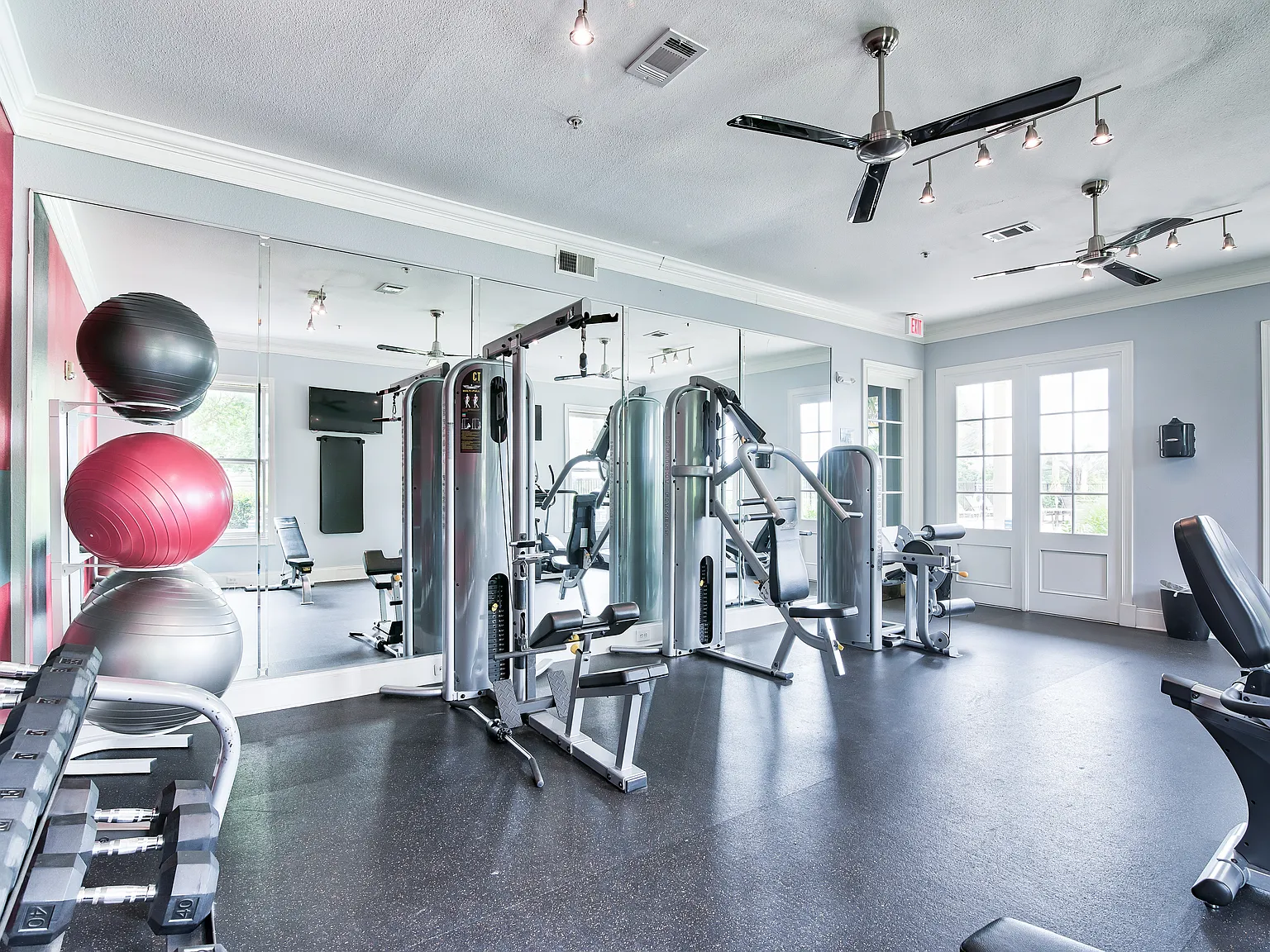 Cypress Lake Apartments — Photo 4