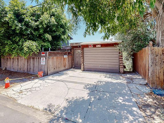 3rd image of 1162 Montecito Dr