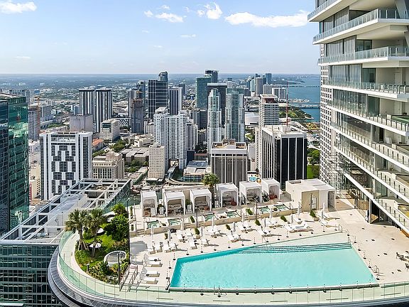 3rd image of 300 Biscayne Boulevard Way #E1106