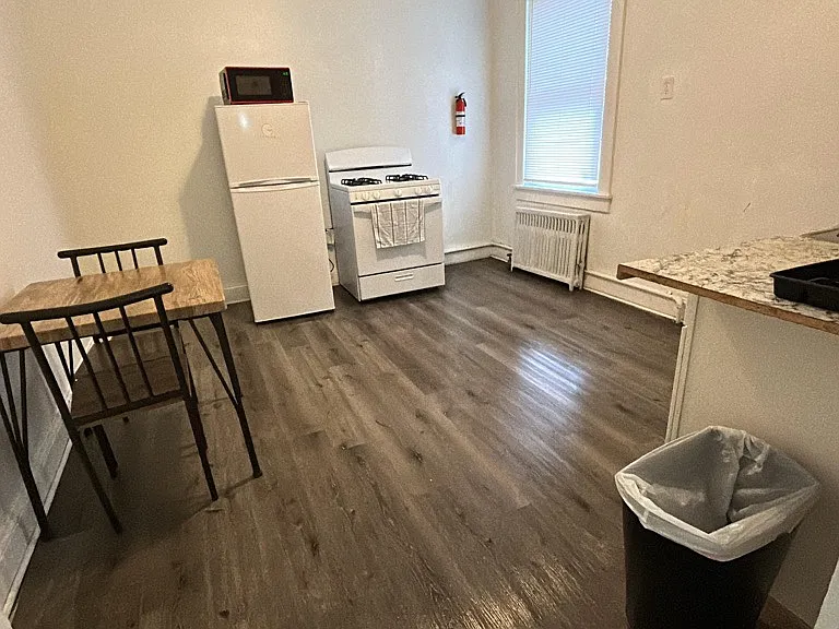 370 E 18th St #2 — Photo 1