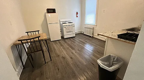 370 E 18th St #2 Photo 1