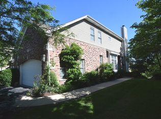 1040 W Bogey Ln, Palatine, IL 60067