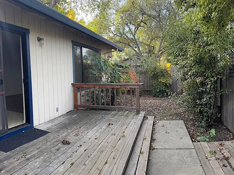 1678 E St — Photo 20