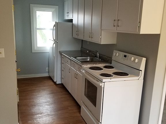 4th image of 630 10th St N APT 3