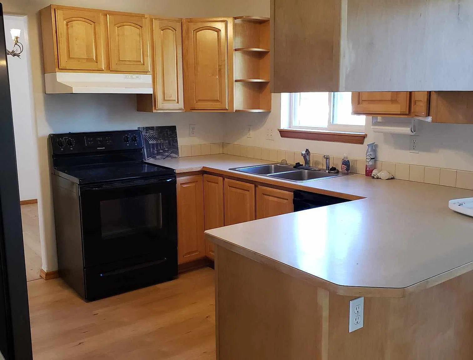 3 bed, 1690 sqft, $2,950 — Photo 2