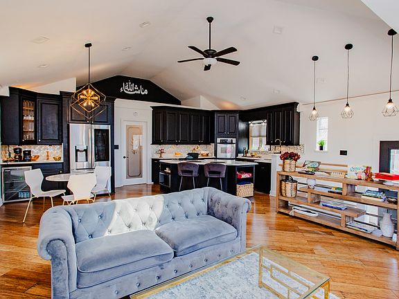 4th image of 7558 W Palatine Ave