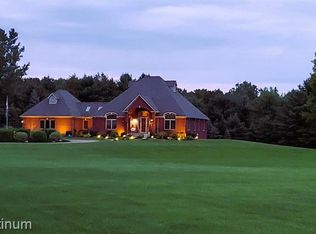 1410 Henderson Rd, Howell, MI 48855