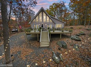 330 W Lakeview Rd, Lackawaxen, PA 18435