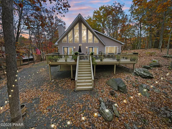 330 W Lakeview Rd, Lackawaxen, PA 18435