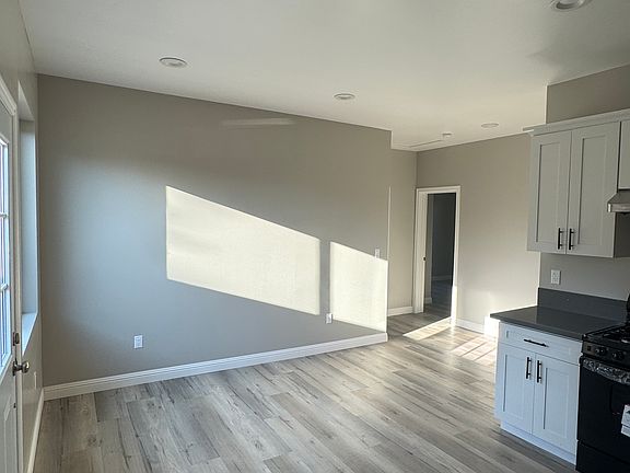 4th image of 5743 N Gladys Ave #1