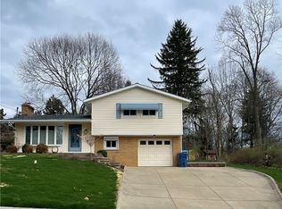 653 Hawthorne Dr, Barberton, OH 44203