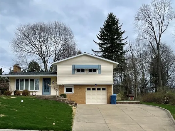 653 Hawthorne Dr, Barberton, OH 44203