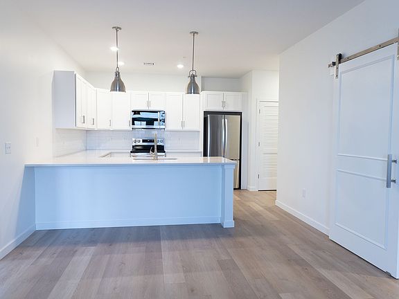 3rd image of 2220 N Susquehanna Trl #1201