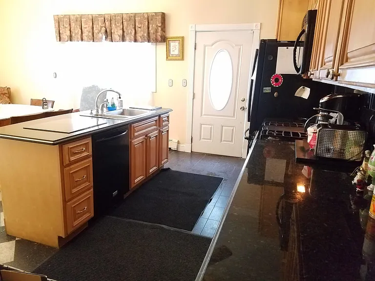 14 Hillside St — Photo 2