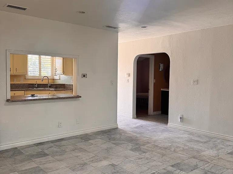 655 W Roberta Ave — Photo 4