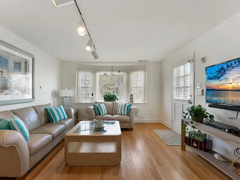 4 S Brunswick Ave — Photo 8