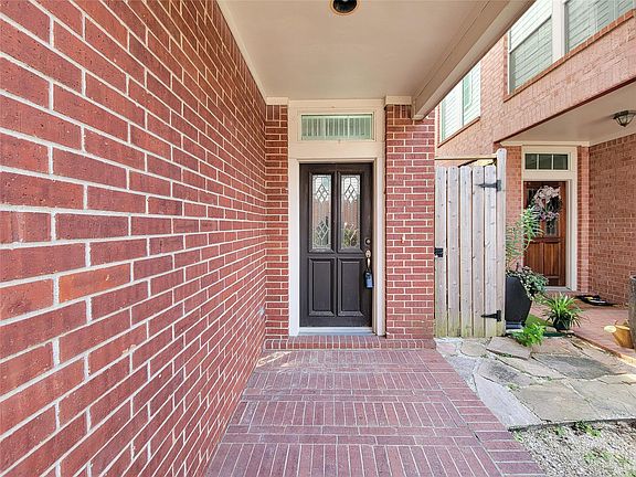 3rd image of 34 Waugh Dr Unit B