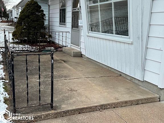 2nd image of 218 Schwartz St