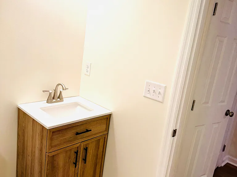 208 Hill St — Photo 11