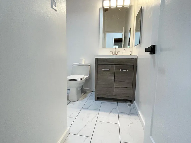 Upstairs Hallway Bathroom
