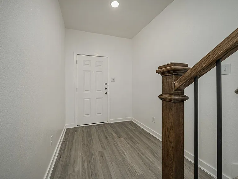 8434 Adelaide Dr — Photo 9